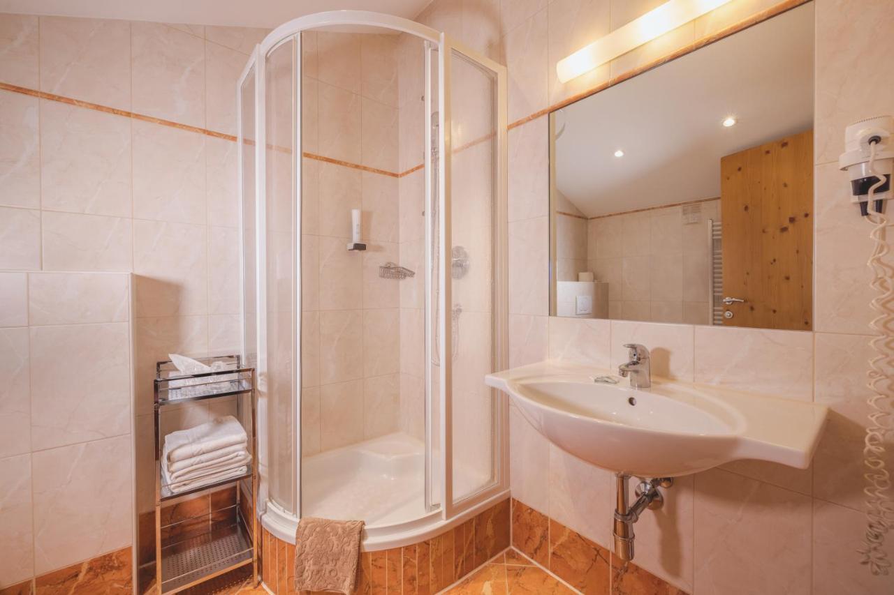 Hotel Loipenstubn Brixen im Thale Esterno foto